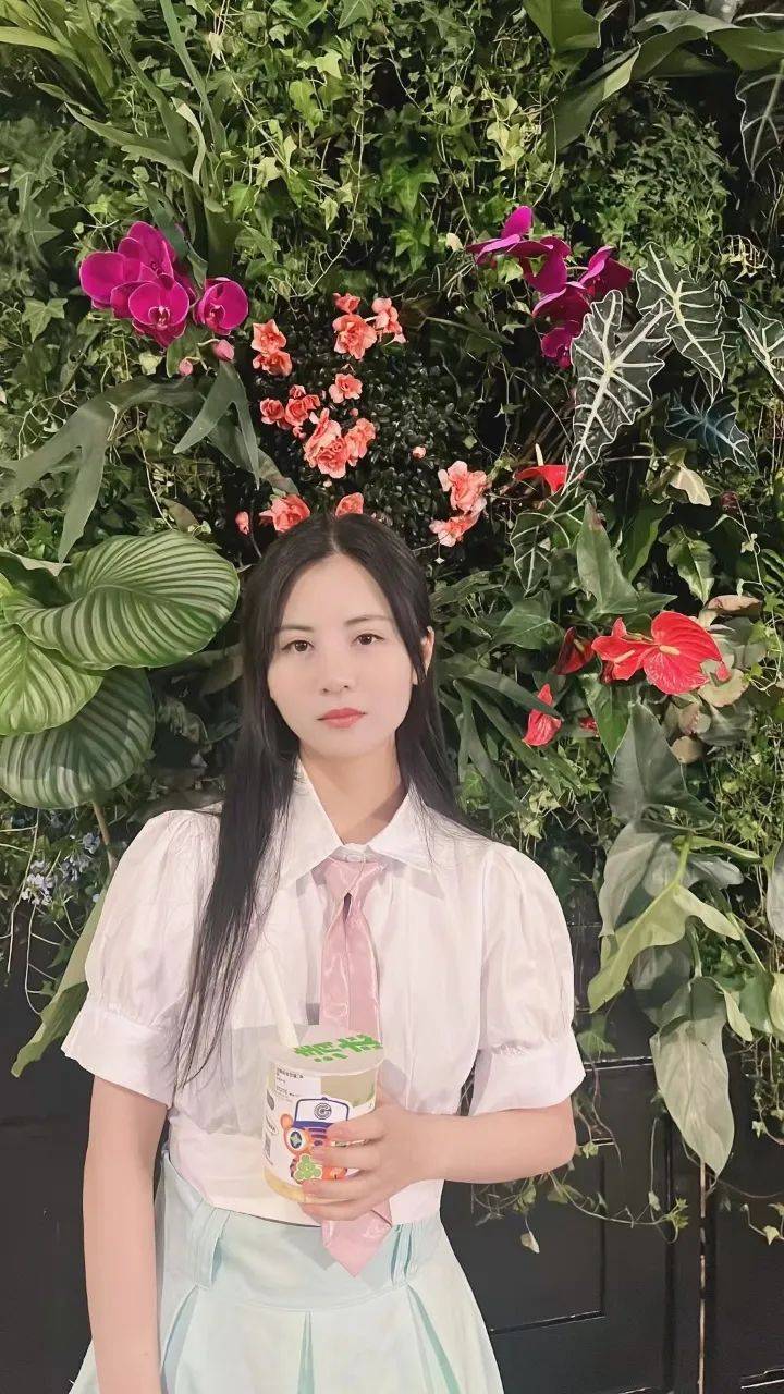 歌手专访-上海市形象大使|赵南祎:敢闯敢拼,勇往直前._比赛_音乐_舞台