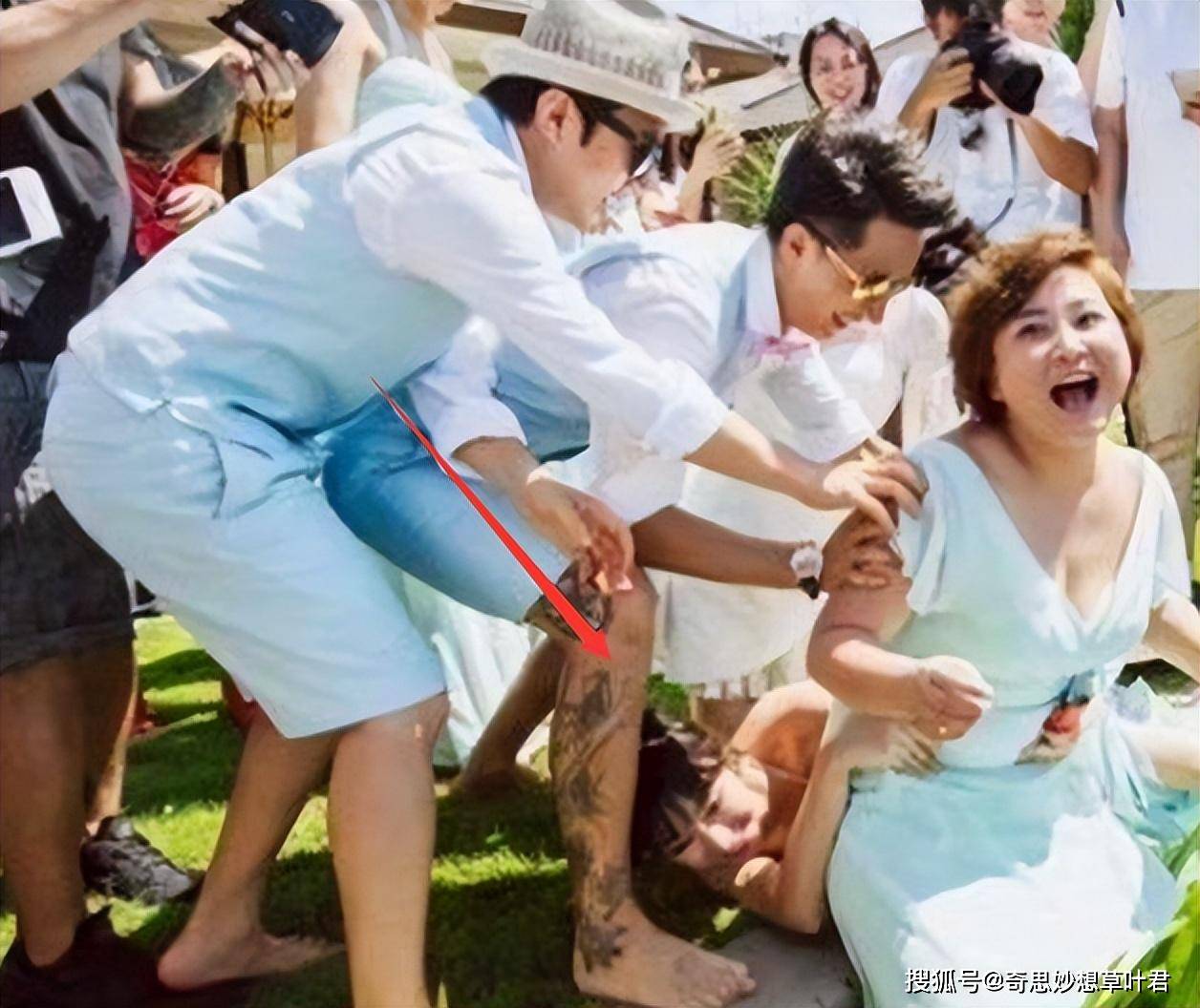 柳岩早期旅游照流出,亮点全在衣服上,1小时浏览量超过850万!
