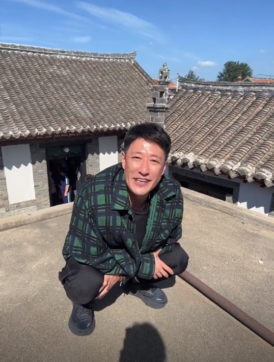 跳舞,还因为舞台太小差点掉下去可能很多人都不知道,于震虽然出生在