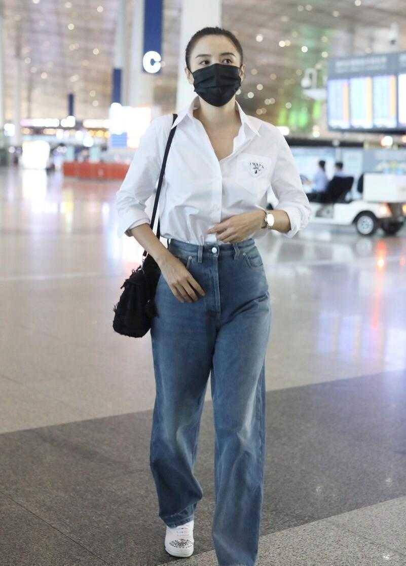 宋佳又穿出"高级范",白衬衫配牛仔裤简洁大方,气质太出众_方式_基础