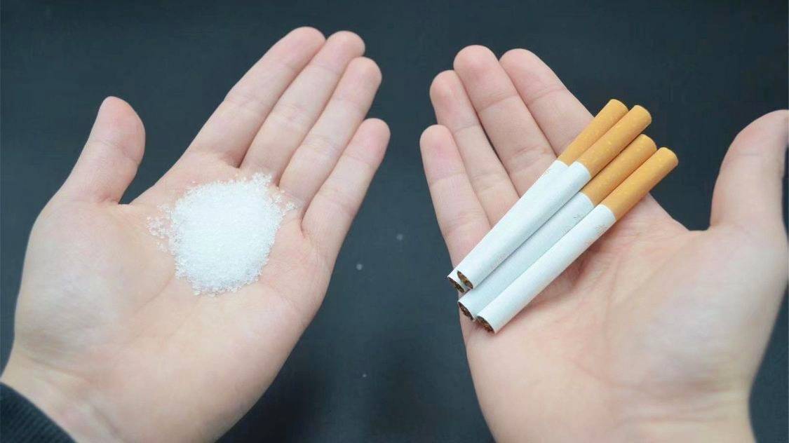 香烟和食盐放一起太厉害了,好多人不知道,家家户户用得上_异味_的作用