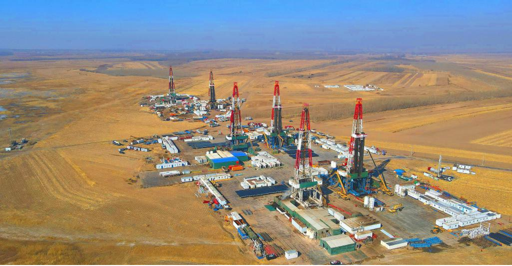 河南三门峡盆地油气产量惊人:钻探新油田,原油自喷!