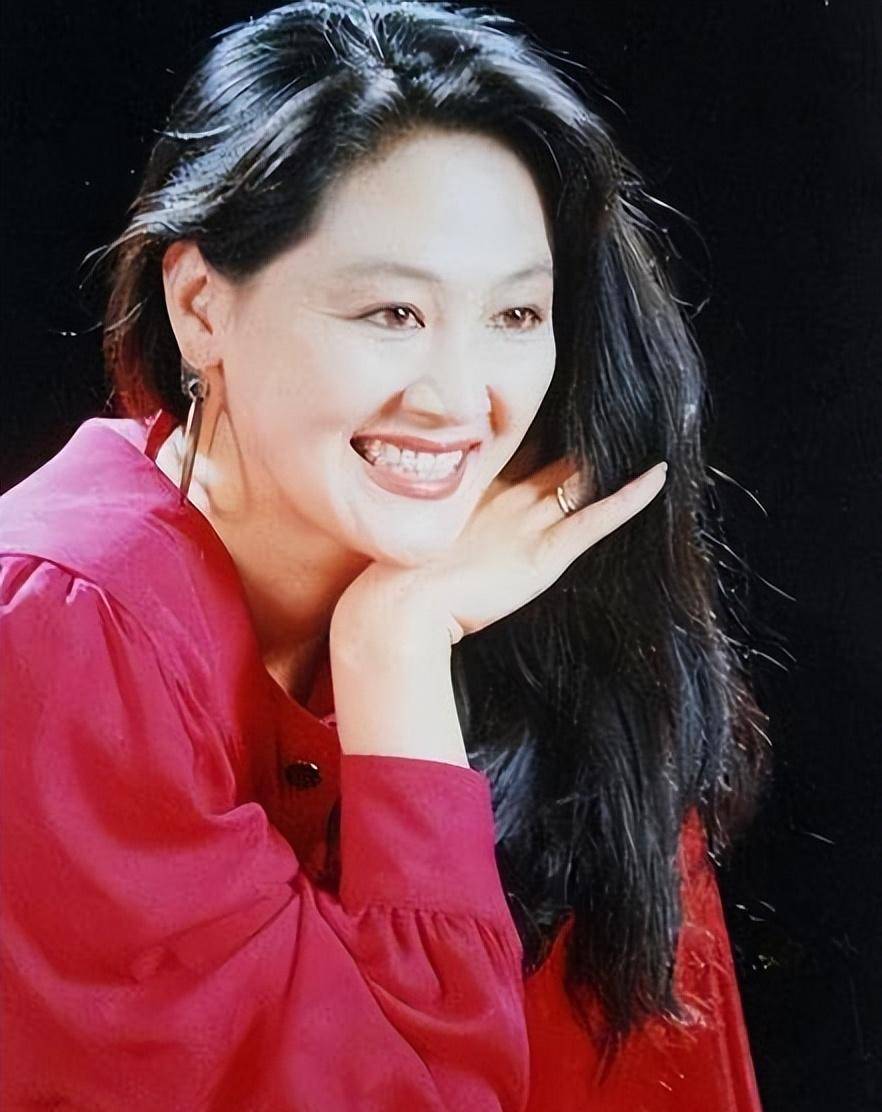 儿子智障,自己被骗,却让女儿上交10年工资,如今61岁的她还好吗_王姬