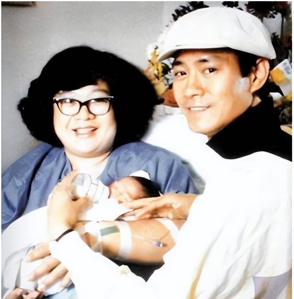 同是郑少秋的基因,把4个女儿一对比,差距就出来了_父亲_郑欣宜_成长