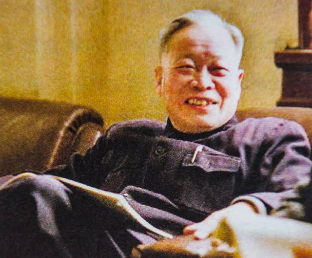 儿子被同学起个绰号,父亲干脆把真名改成绰号,结果