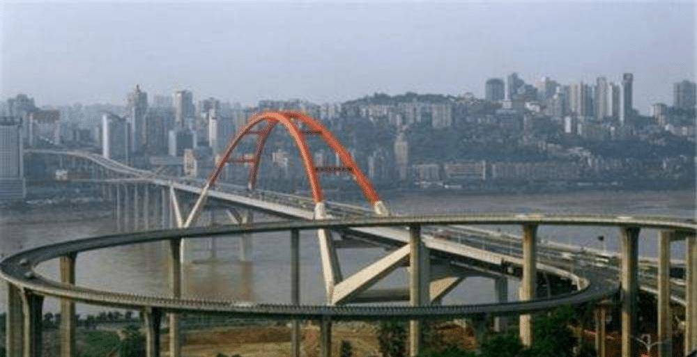 的隧道,位于闹市当中,穿过无数建筑,有望明年通车_红岩村_进行_大桥