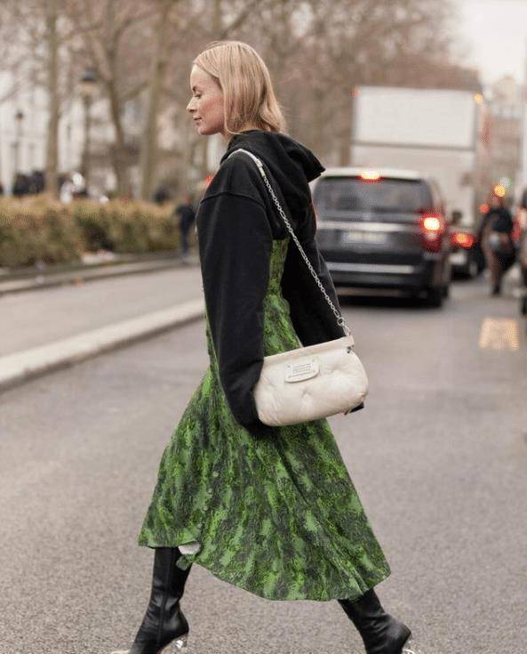 王子文真有眼光,穿灰色包臀裙配过膝长靴,意外洋气又高级_色彩_的设计