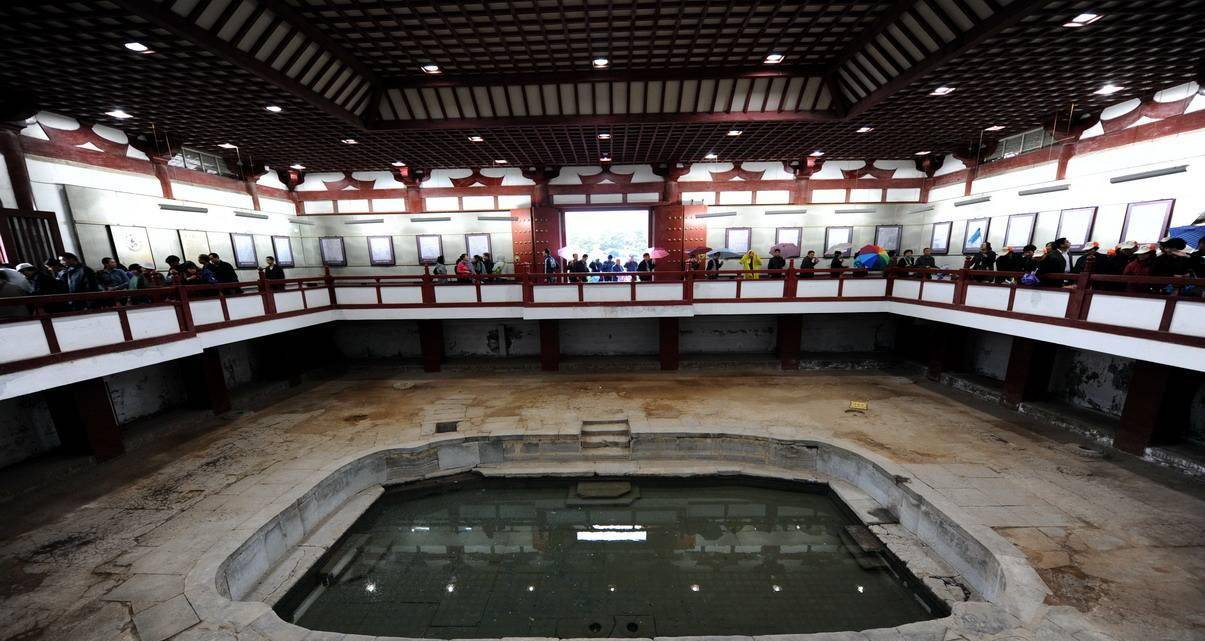 古代生活条件不好,那古代女性,多久洗一次澡?_进行_规定_木桶