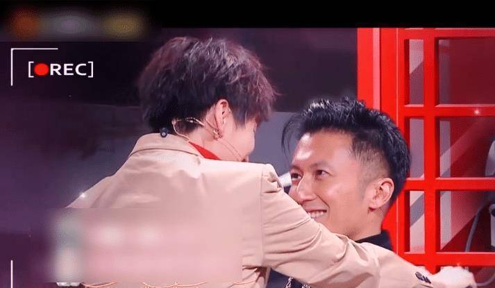 王俊凯不惧挑战,现场"壁咚"谢霆锋,女选手的表情全场最佳_王北_男生