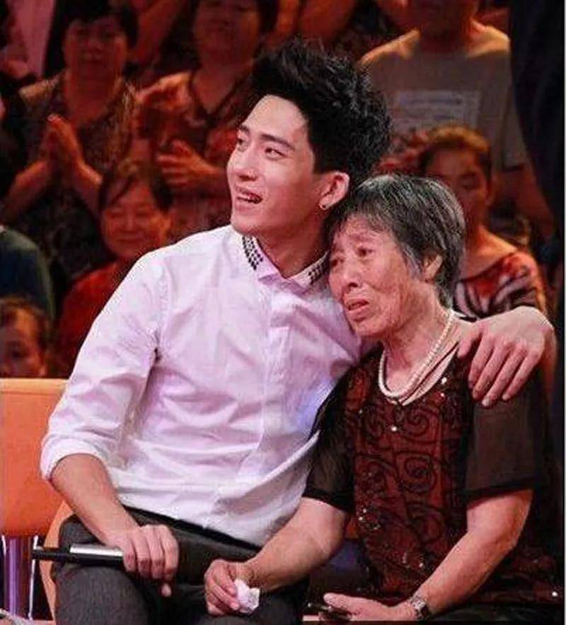 "弃子"井柏然:年幼被双亲抛弃,成名后来相认,他是如何对待?