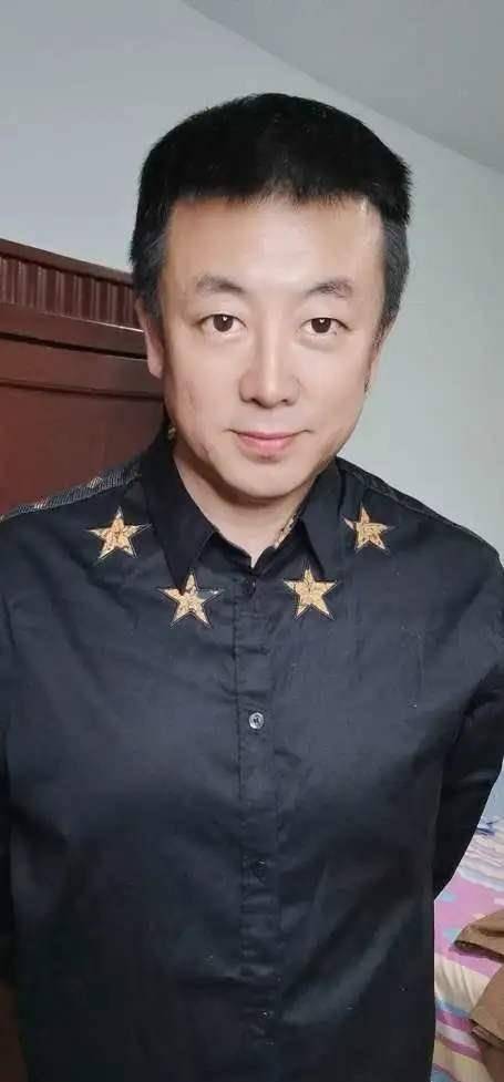 最牛抢劫犯:逃亡13年,拍戏近30部差点成了影帝,出名后被抓_吉世光