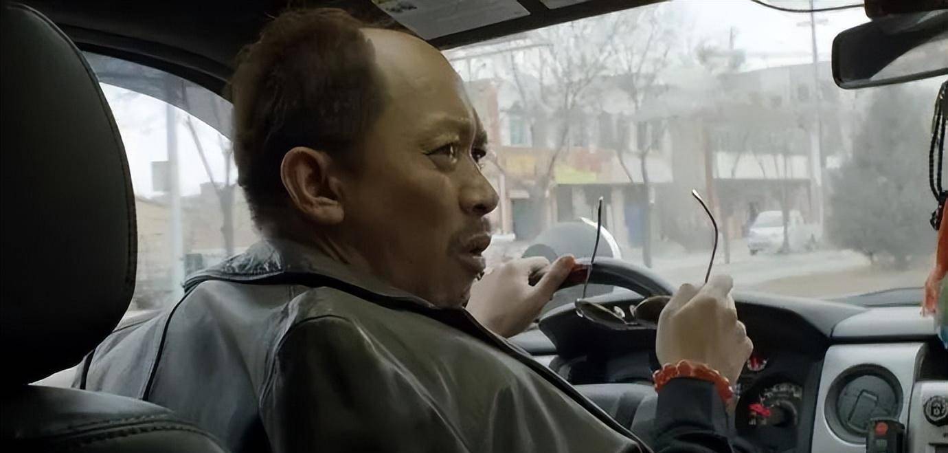 《一个勺子》,还有话剧《人民公敌》也遭到了重创,失去了王学兵,根本