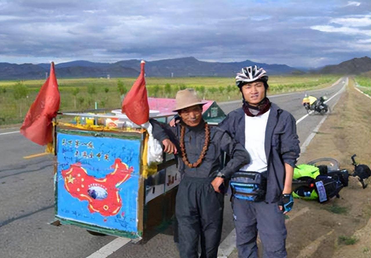 浙江小伙150元穷游中国 , 35年徒步拉车30万公里 , 59岁到黑河人没了