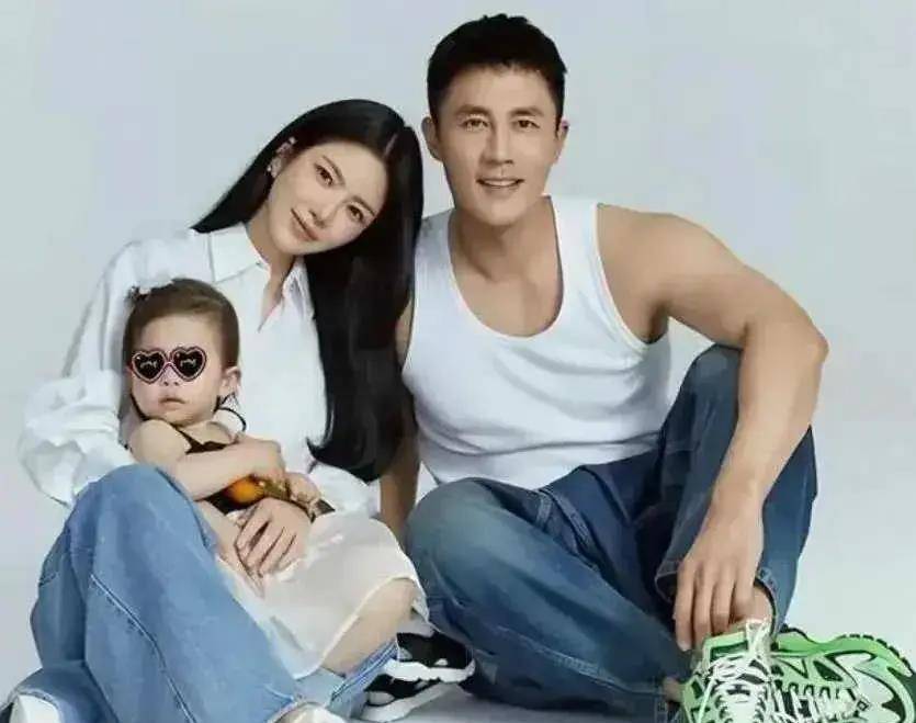 母女同框,王灿与小蛋饺的温馨封面之旅_女儿_杜淳_妈妈