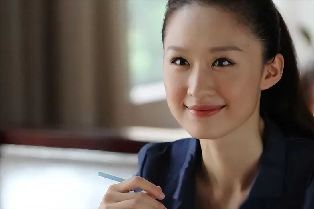 她演"坏女人"出名,撞脸刘亦菲,抢热巴风头,却始终不温不火