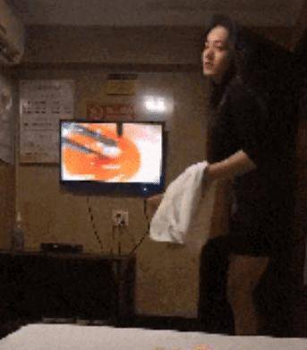 足疗店小妹神似当红女星,硬是被网友给宣传关门了,真是欲哭无泪_因为