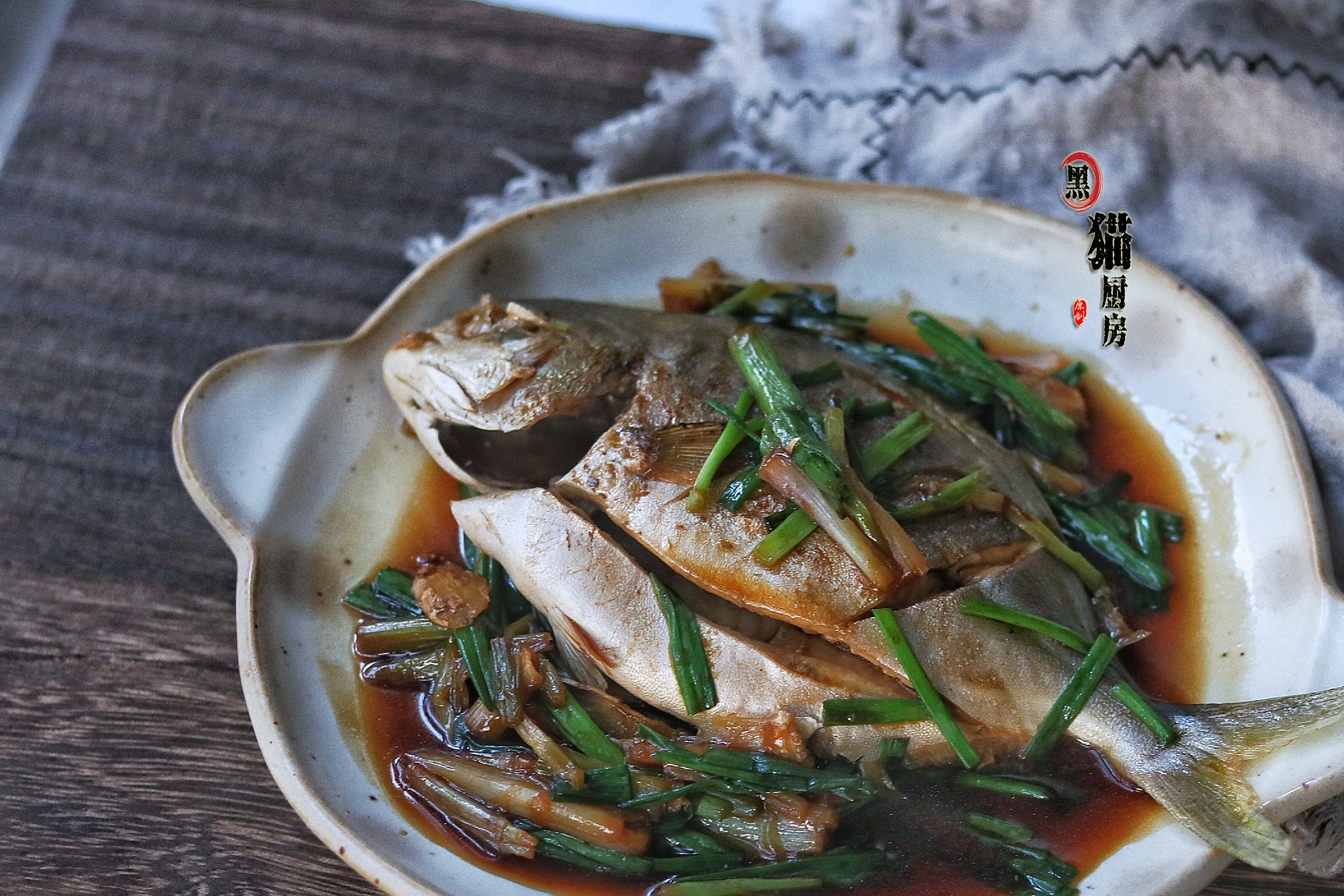 【葱香鳕鱼】鳕鱼块一般在超市冷冻上架,价格不贵,尤其是家里有孩子