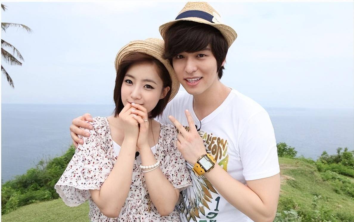 他和含恩静cp演出的恋爱综艺《我们结婚了》超级圈粉.