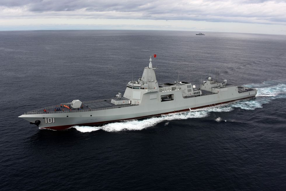 目前中国海军有大量的驱逐舰,可以用来发射巡航导弹,也可以组成台湾