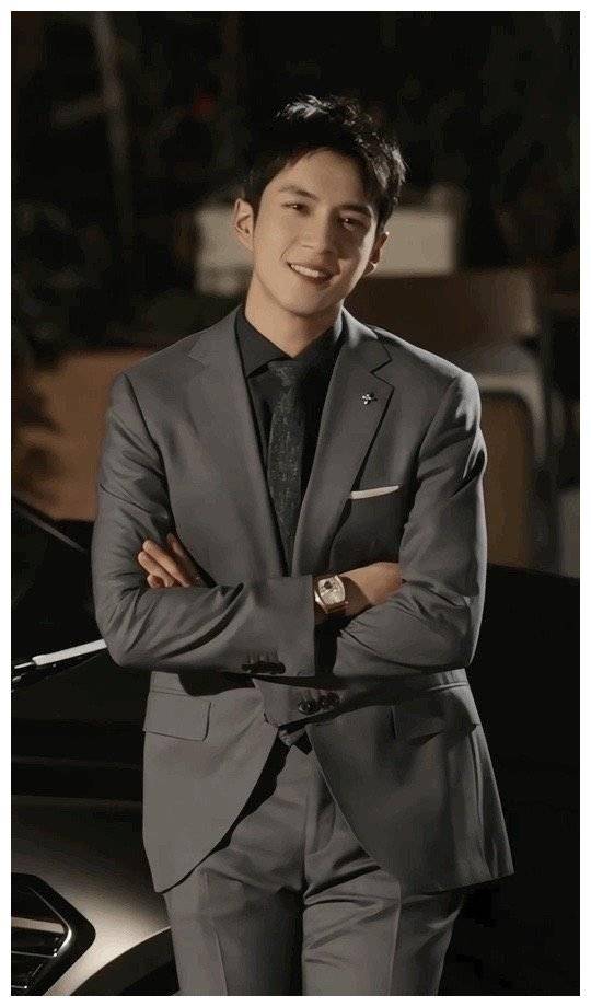 迪丽热巴粉丝与陈哲远粉丝的争论:谁有资格嫌弃选角?