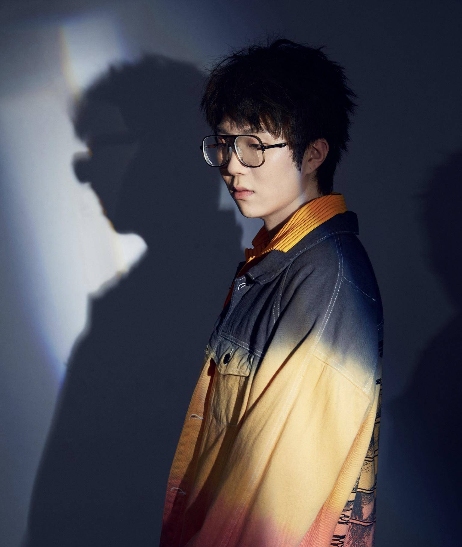 毛不易在节目中和学员们的感情非常好,相处非常融洽和谐,在《"小王"的