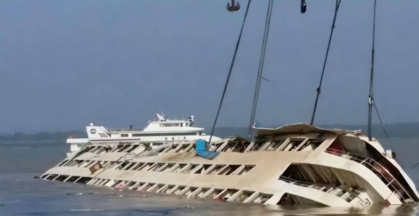 2015年"东方之星"游轮一分钟沉没,442人遇难,是天灾还是人祸_事故