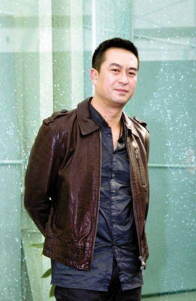 张嘉译:一把年纪了,导演老让我演谈恋爱的戏._表演_人们_角色