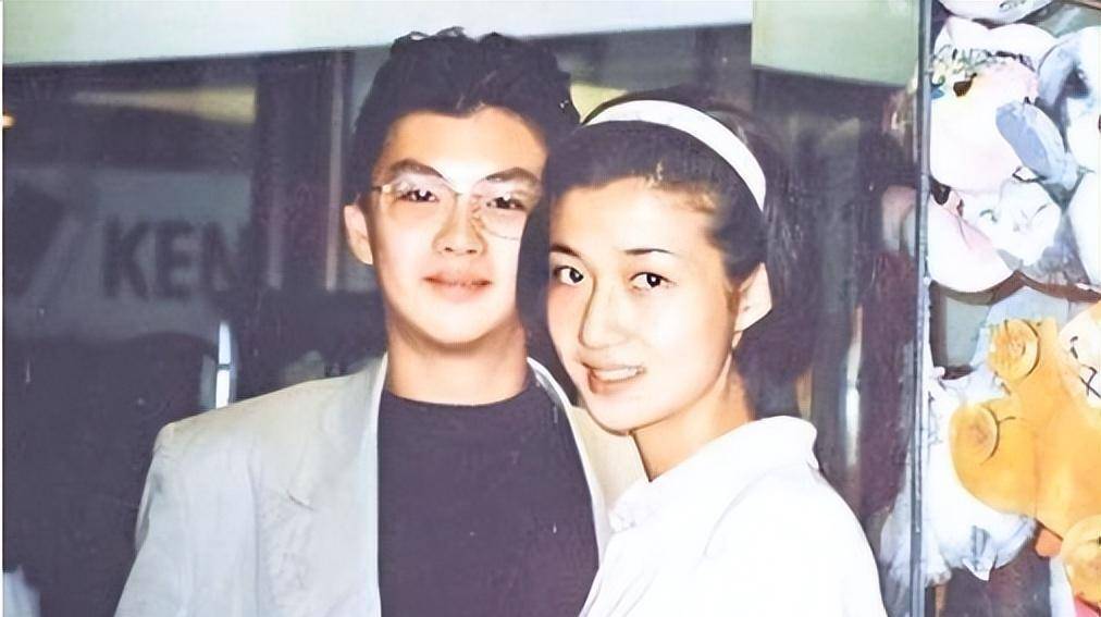 1998年,婚內不忠誠吳綺莉生下小龍女,談不忠誠成龍我