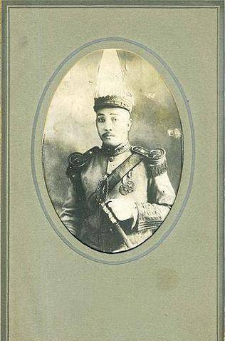 陆荣廷也在中法两边的会党中混过,还和黄明堂同是三点会成员,在1894