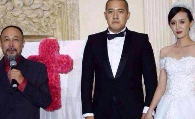 张丰毅,嫌弃儿子却送"继女"豪车,如今儿子认别人当爸爸_吕丽萍_张博宇