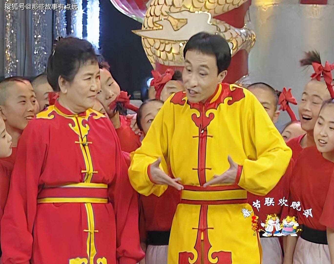 春晚十佳节目评选之1998年:何炅登上春晚舞台,刘德华演唱大中国_小品