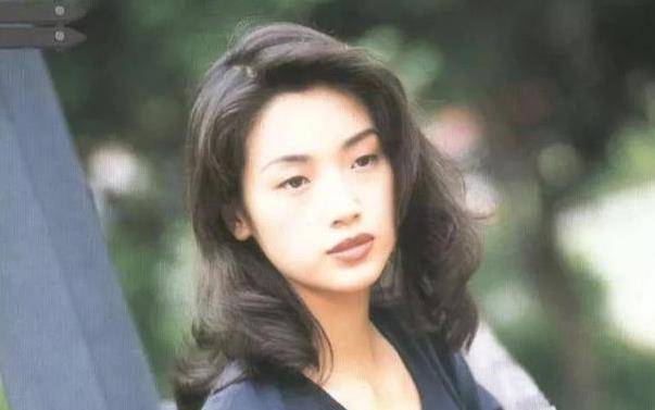 吴倩莲的感情经历也很坎坷,和男演员庹宗华相爱10年,多次被家暴,因为