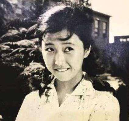 也是在这段时间里,16岁的他遇到了14岁的范旭霞.