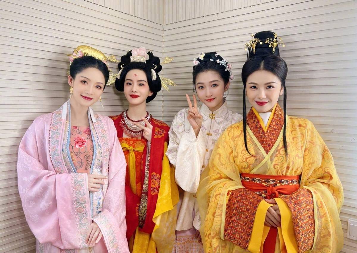 央视春晚这一夜,刘诗诗李沁迪丽热巴风情万种,但我却被马凡舒惊艳了