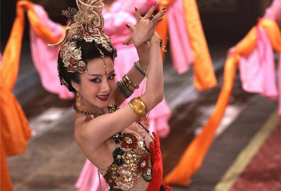 苏妲己就寝前有一个习惯,深得纣王喜欢,现代女孩绝不