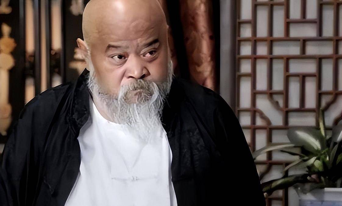 国家一级演员李琦:68岁沦落街头卖烧烤,一串50引热议!