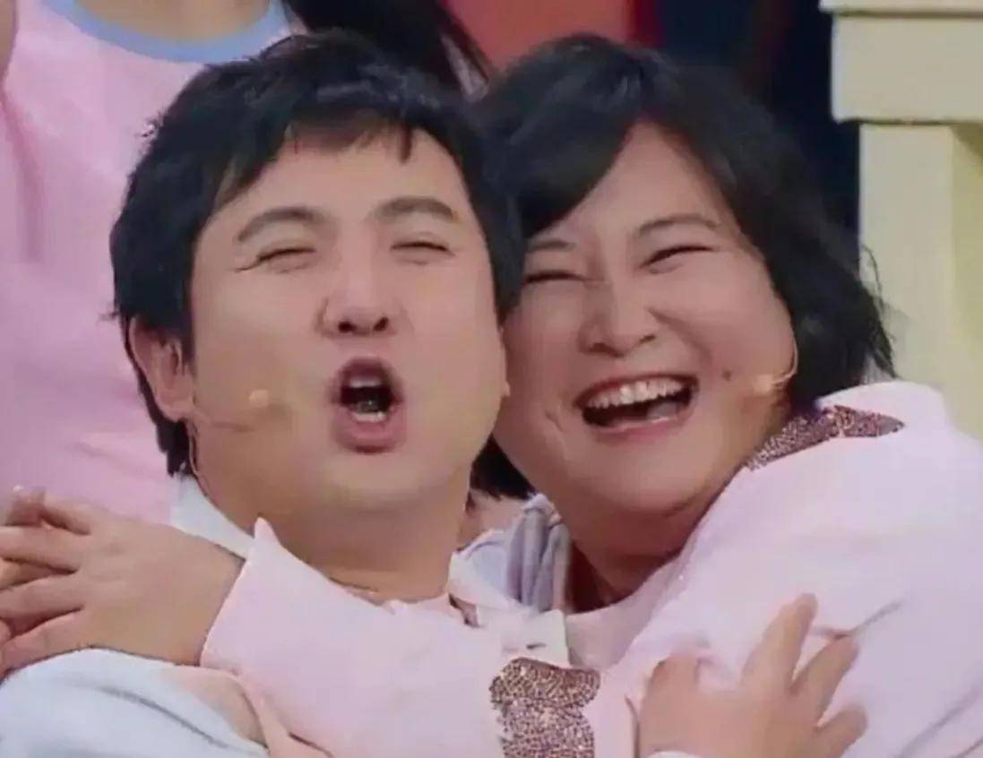 贾玲瘦100斤后样貌曝光:梨涡淡了皱纹多显老,像陌生人,建议沈腾演贾玲