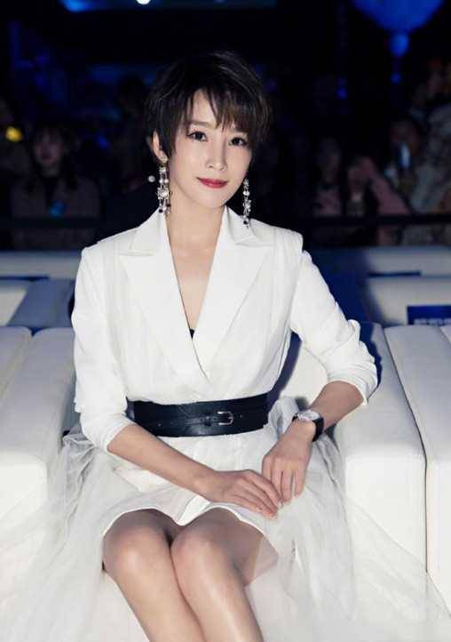 事实证明,被劝和吴京离婚的谢楠,已经走上了另一条!