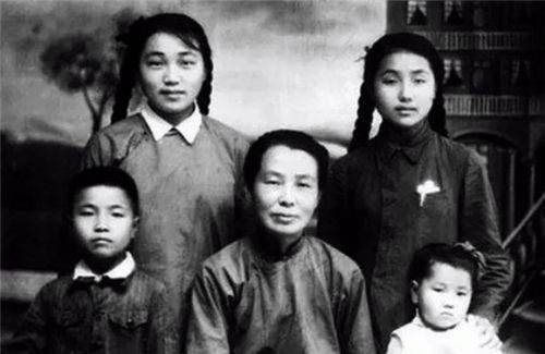 1927年,陈独秀之子陈延年遭叛徒出卖,刑场上坚决不跪,十分悲壮_陈松年