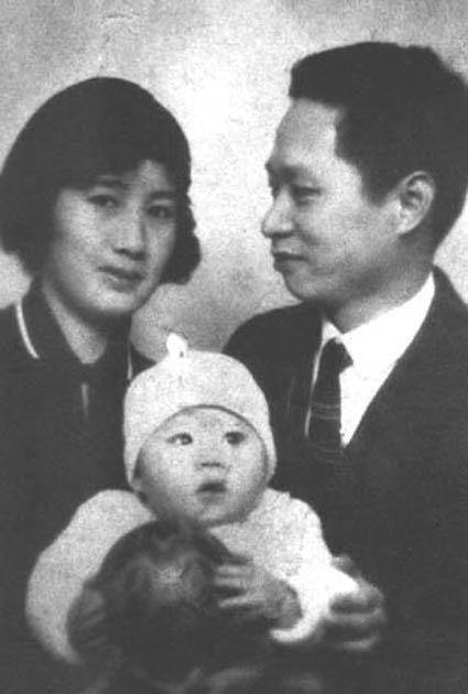 叶挺李秀文与叶正明这三个孩子,也是叶挺经过深思熟虑才决定的.