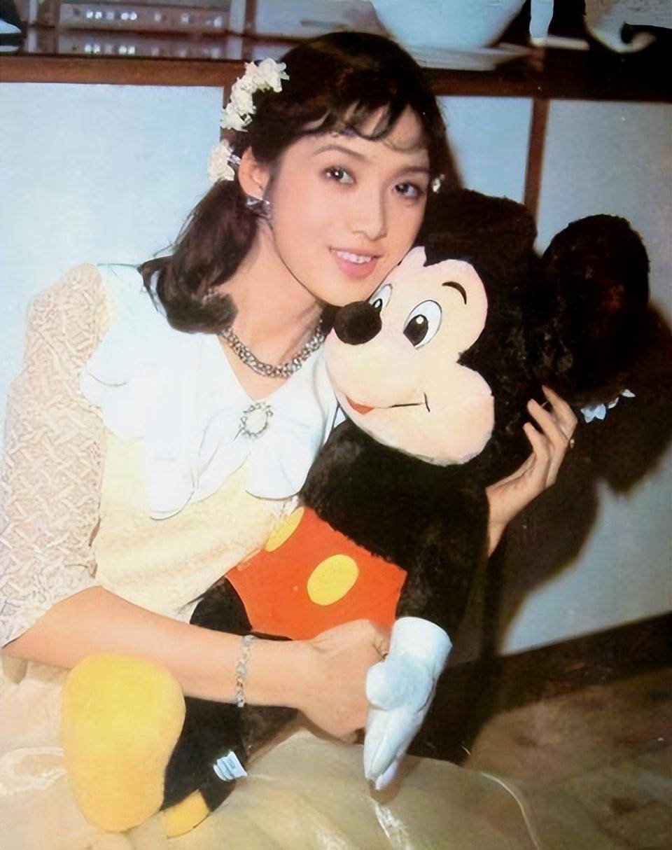 她一生只拍一部戏,却让人为她痴迷几十年,如今65岁却仍如少女_邱佩宁