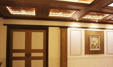 但是实际上,扣板除了能够作为吊顶材料装饰天花板之外,还可以装饰