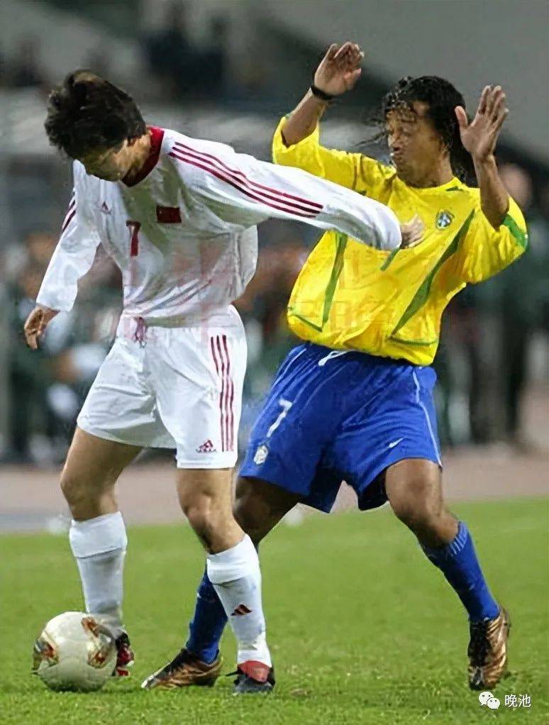 21年前今天国足0-0五星巴西 李铁pk大罗!当时球员你能认出几位?