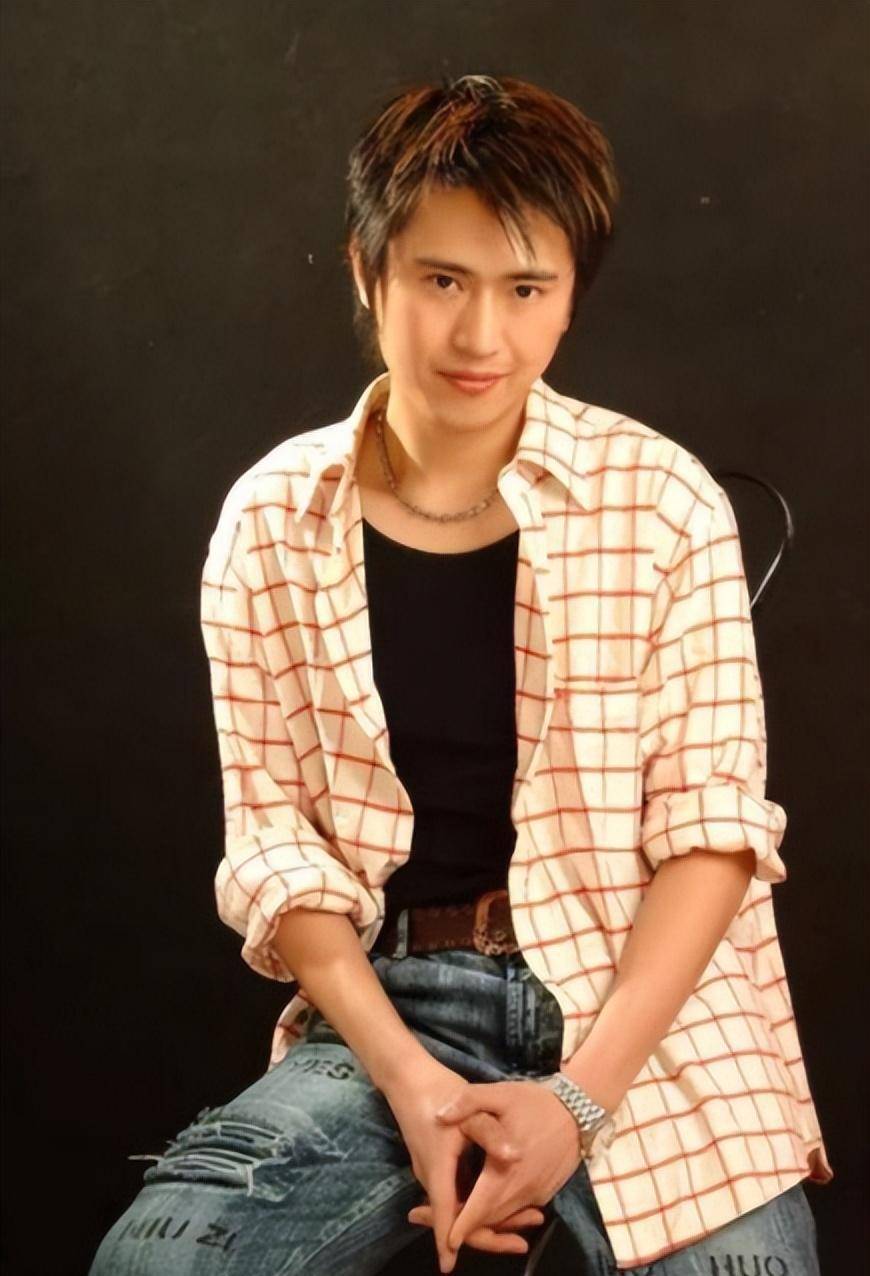 杨帆抵达沈阳为主持分会场春晚做准备,老同事张蕾第一时间道贺_友情