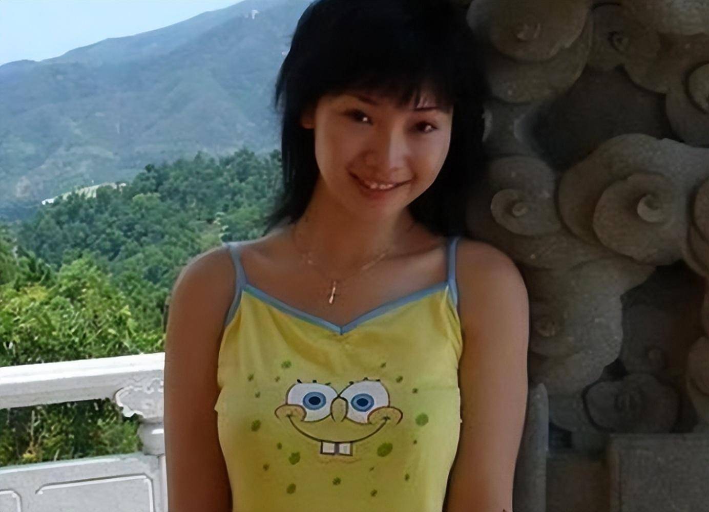 柳岩早期旅游照流出,亮点全在吊带衫上,1小时浏览量超过850万!