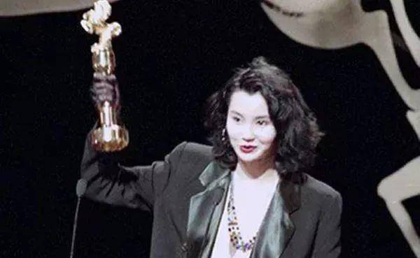 张曼玉56岁了?谁说没有婚姻就孤零凄凉,不能追求自我