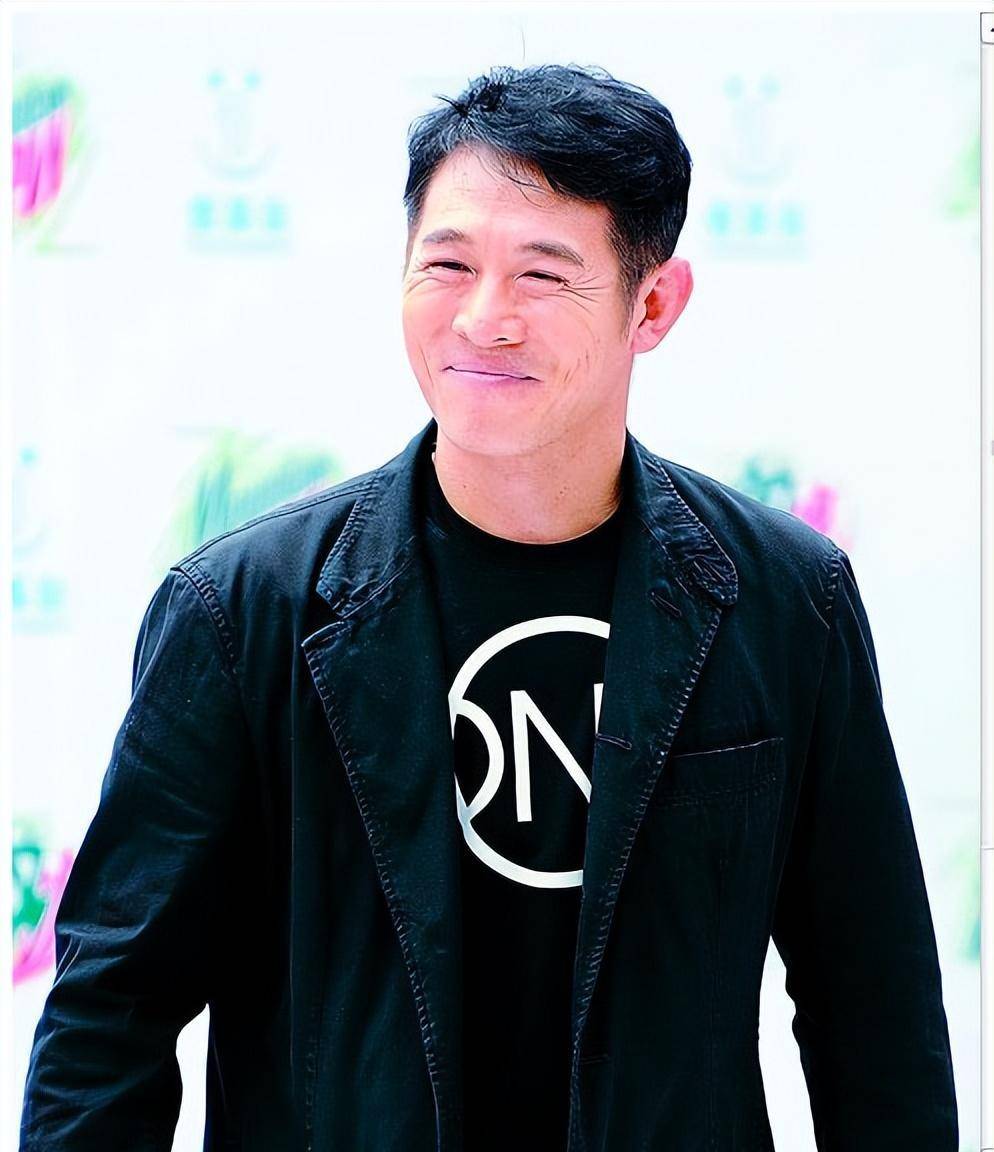 李连杰老的可怕,评论区很不友善!为何常年公益,却没有好人缘?