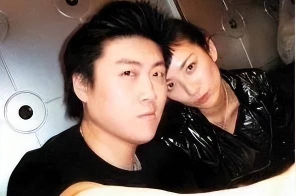 黄奕杨溢因为霍思燕的加入,黄奕大受情伤,才在不理智的环境下跟姜凯