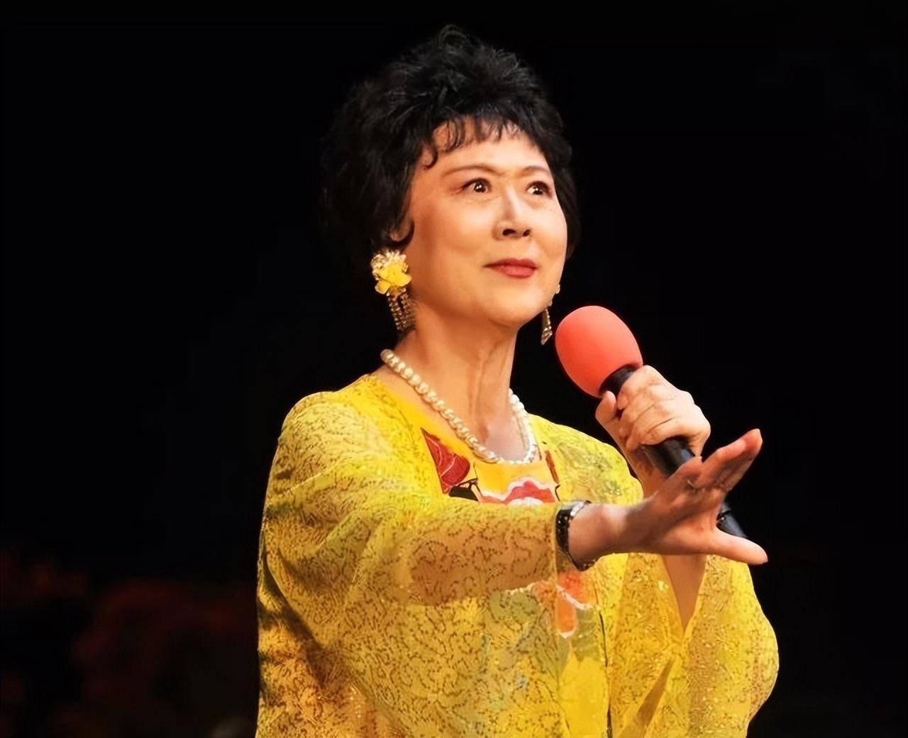 《红灯记》李铁梅,从结婚到丈夫去世,仅4个月,82岁近况如何_刘长瑜