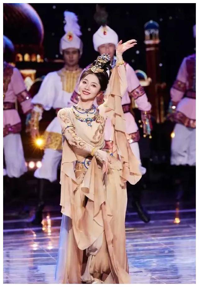 谭松韵胡姬造型惊艳,展现古韵之美,舞台魅力爆棚_气质_女性_独立